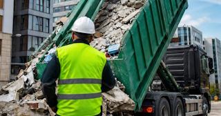 Вывоз строительного мусора в Кольчугине: услуги лицензированной компании — ПроМусор